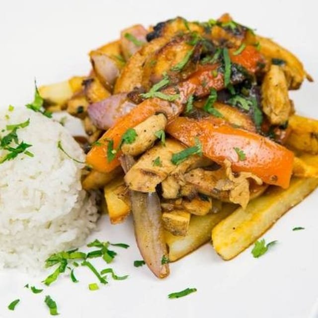 Pollo Saltado.