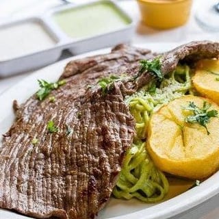 Tallarin Verde en Bistec