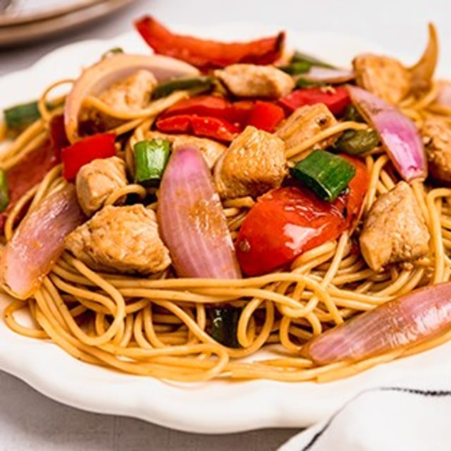 Tallarin Saltado de Pollo.