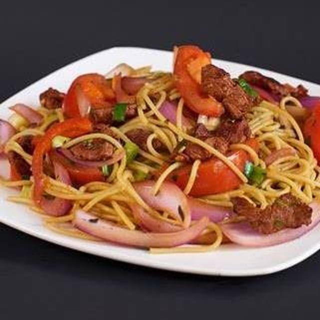 Tallarin Saltado De Carne.